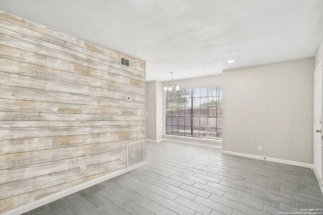 Building Photo - 10609 Starcrest Dr