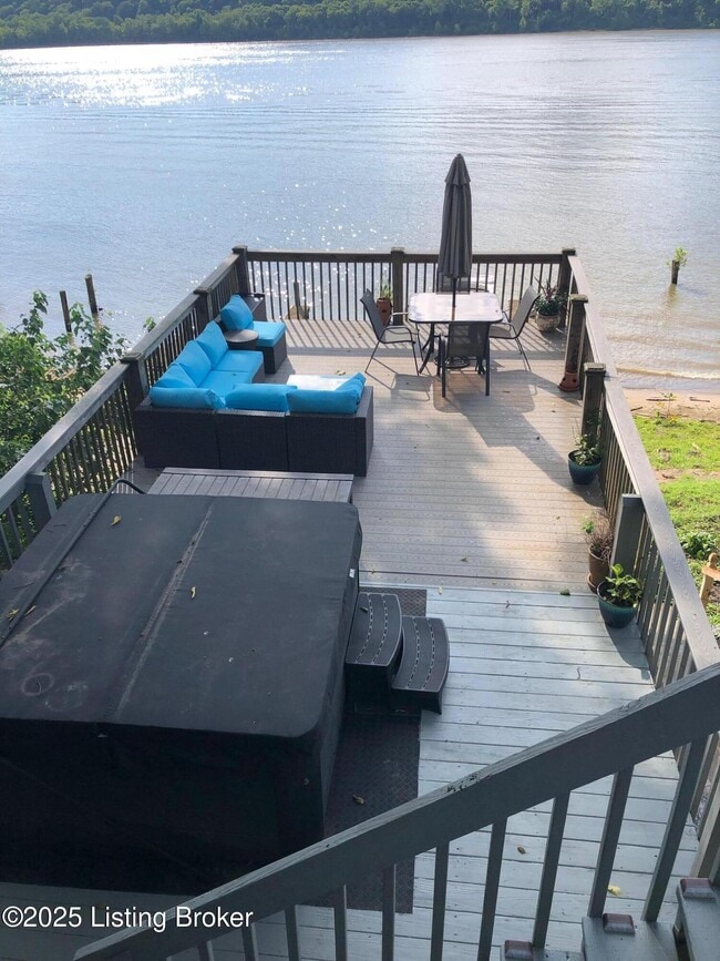 Building Photo - 1420 Riverside Dr