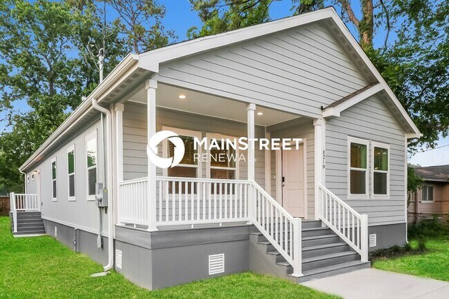 Building Photo - 4 Bedroom Pet-Friendly Home in Houston, TX with Main Street Renewal
