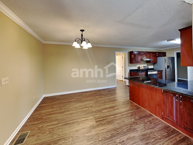 Building Photo - 113 Cedar Forest Dr