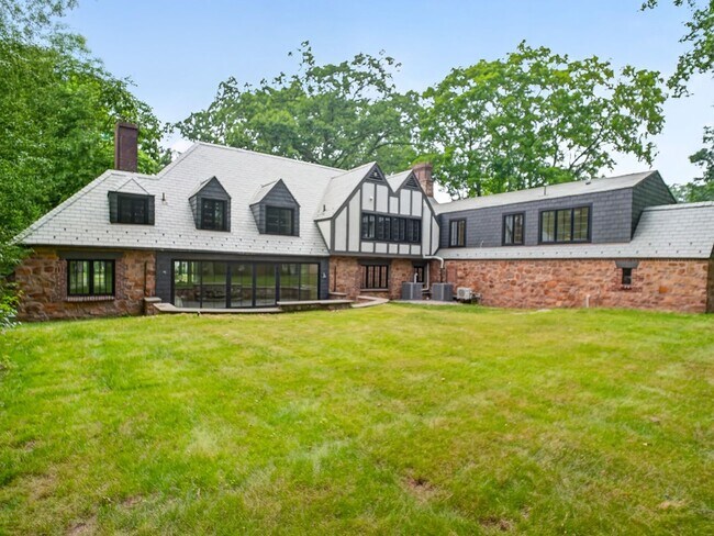 Building Photo - 1085 Ridge Rd