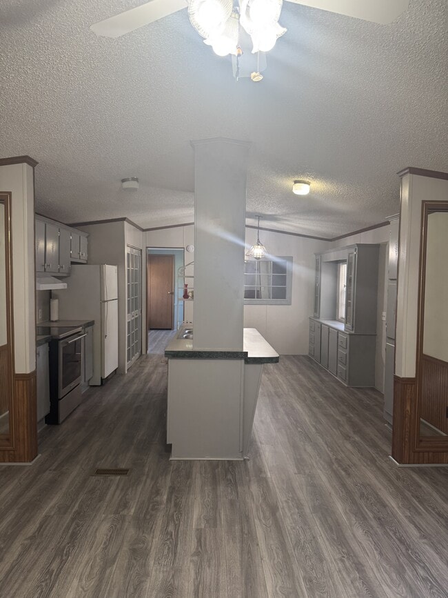 Building Photo - 30 Aaron Dr