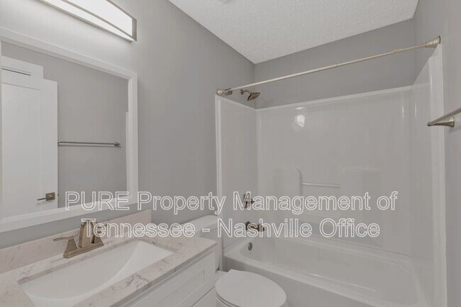 Building Photo - 622 Maplewood Ln