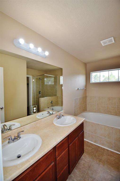 Building Photo - 5015 Willow Point Dr