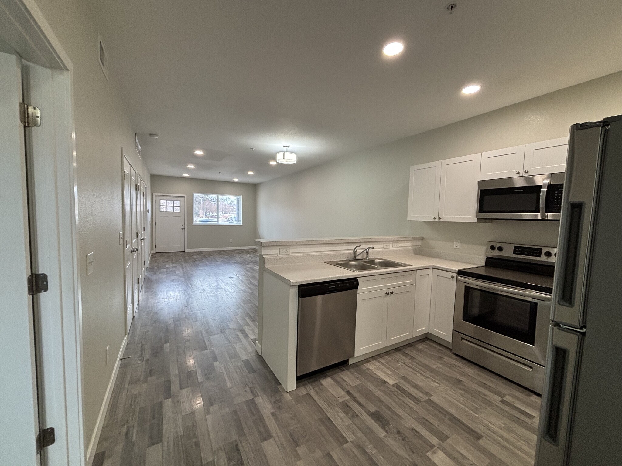 Building Photo - 1601 Kimbark St