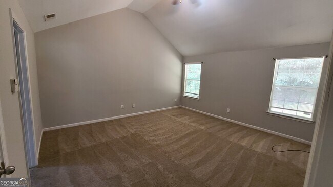 Building Photo - 1593 Queen Elizabeth Dr