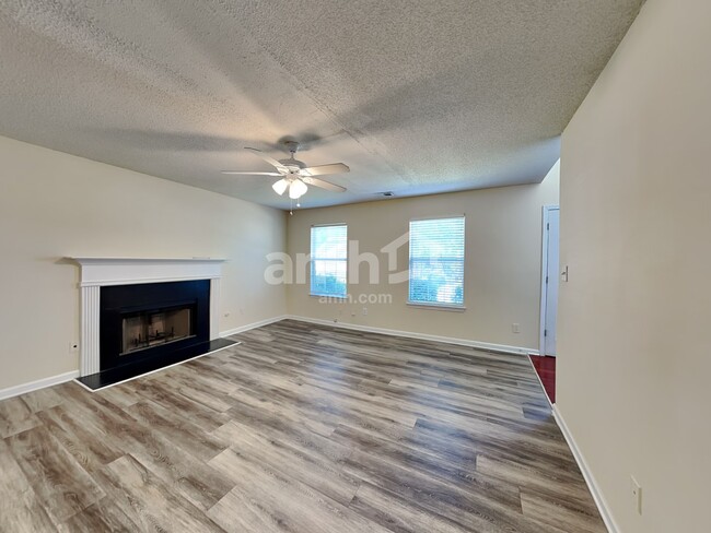 Building Photo - 112 Ventura Trl