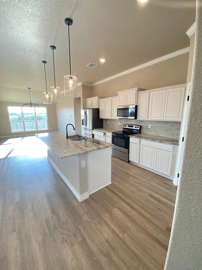 Building Photo - Gorgeous 3 Bed/2 Bath Home in Cove