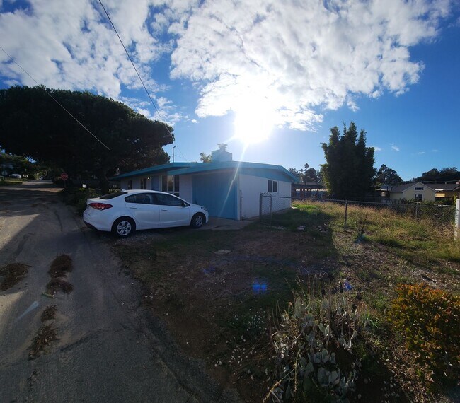 Building Photo - Cuesta By the sea cottage for Rent! Close ...