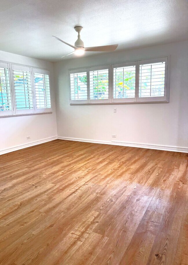Building Photo - Dune Circle - Renovated three bedroom, two...