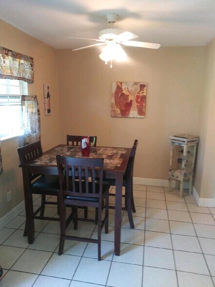 DINNETTE - 4520 SE 5th Pl