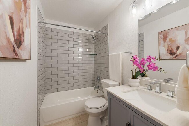 Building Photo - 6809 Lunar Dr