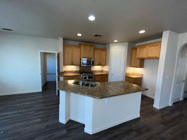 Building Photo - 5 Bed | 3.5 Bath | 2368 SF | 2 Car garage | Two Story | Tenant pays $175 for WS&G