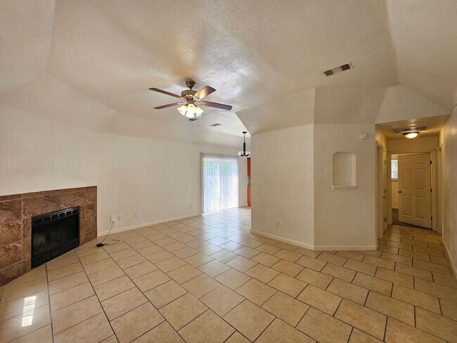 Building Photo - AVAILABLE NOW!