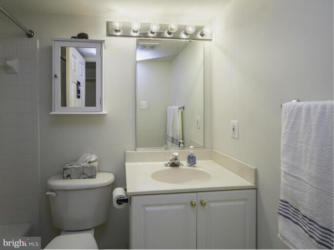 Building Photo - Severna Park Colonial