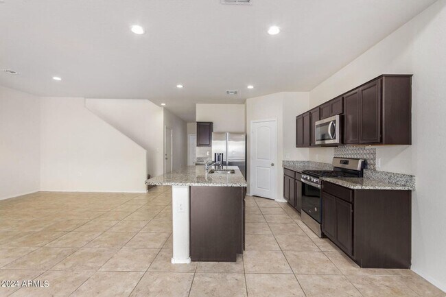 Building Photo - Charming 4 bedroom home in Buckeye!!