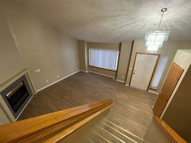 Building Photo - STUNNING SOUTH HILL HOME