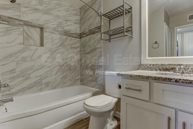 Building Photo - 1527 W Huntington Dr