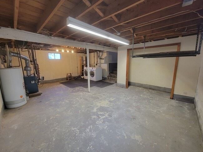 Building Photo - 5 Greenleaf Cir