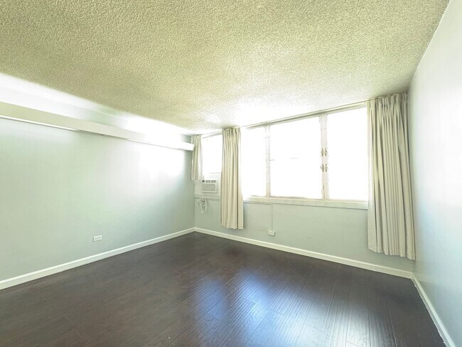 Building Photo - Available Now! 1BD / 1BA with 1 Covered & Assigned Parking Stall on Rycroft Street!!