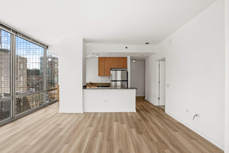 Building Photo - 736 S Clark St