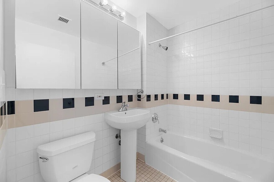 Building Photo - 152 Ludlow St