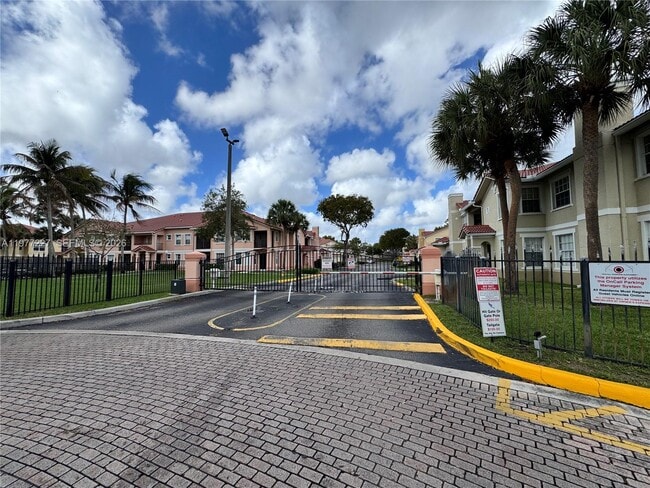 Building Photo - 201 Belmont Ln