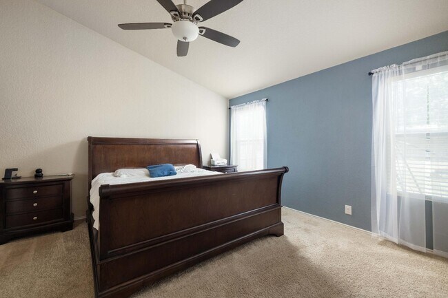 Building Photo - 11515 N Peak