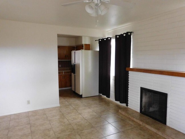 Building Photo - 154 E Papago Way