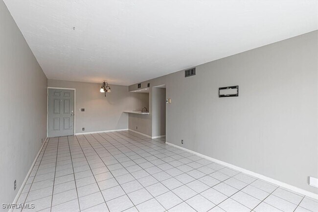 Building Photo - 2885 Palm Beach Blvd