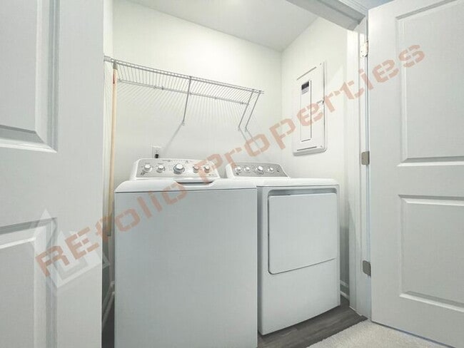 Building Photo - Brand New 3 Story 4 bedroom, 3.5 bathroom ...