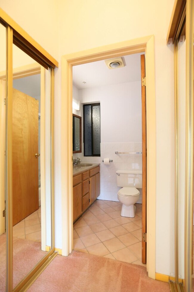 Building Photo - 1271 3rd Ave