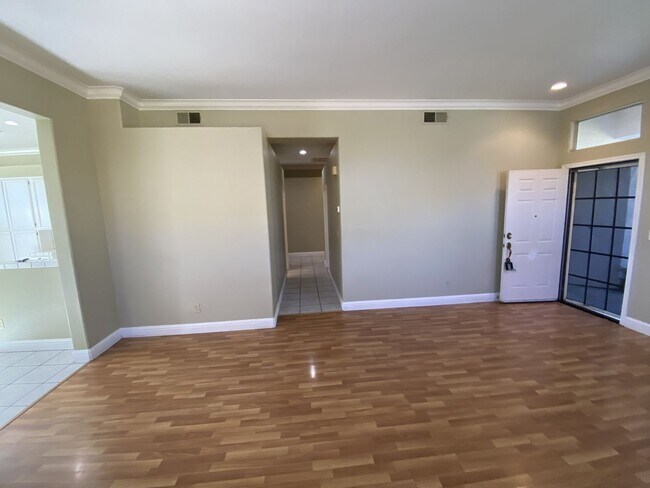 Building Photo - Charming Single-Story Home in Tracy — Acro...