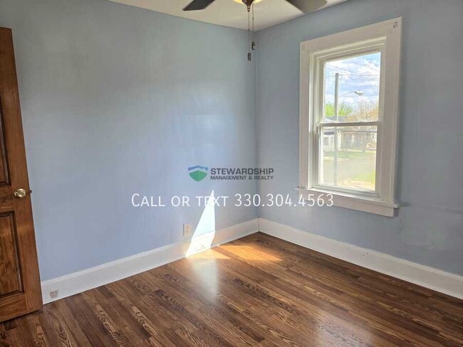 Building Photo - 1717 Bedford Ave SW