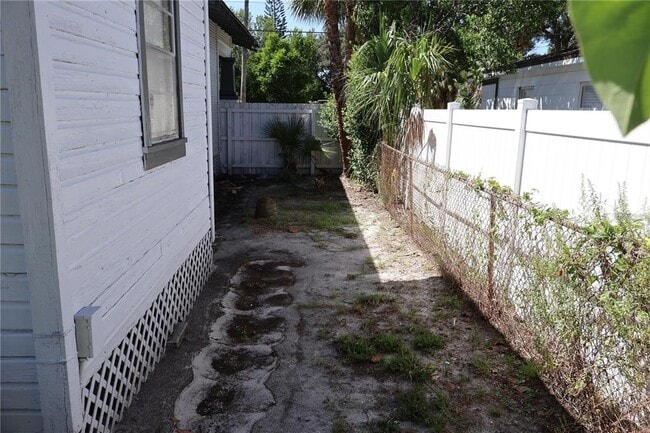 Building Photo - 1919 W Union St