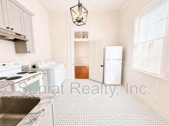 Building Photo - 2508 Freret St