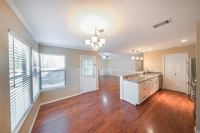 Building Photo - 49 Sawmill Grove Ln