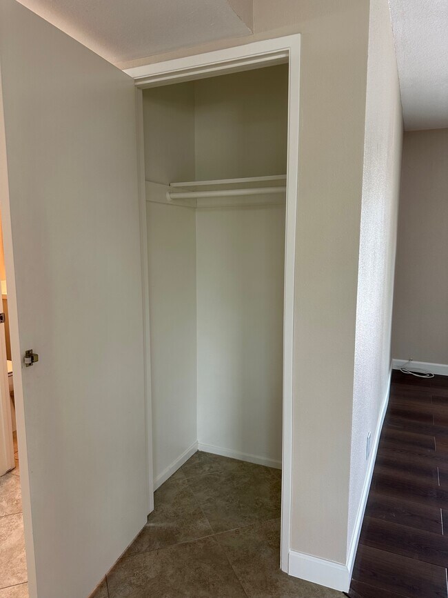 Building Photo - 1393 Scotch Cir