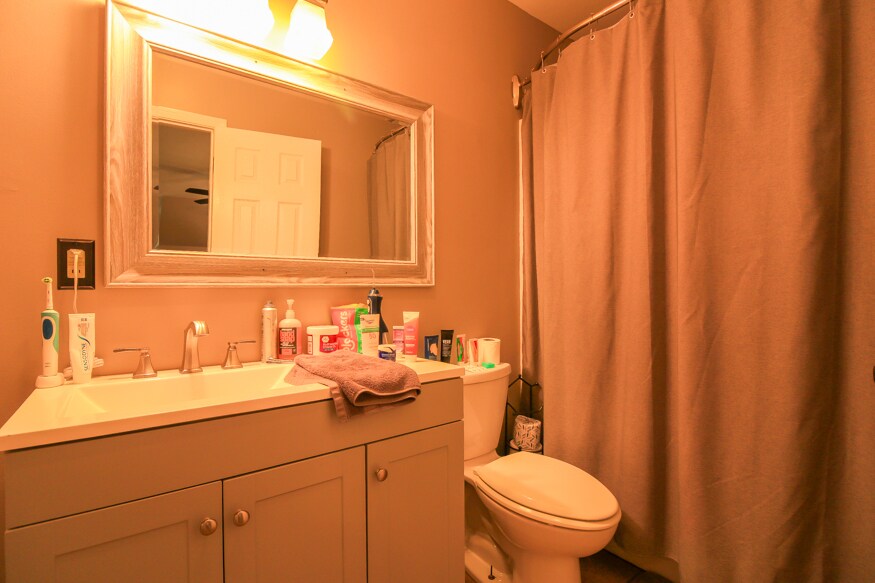 Building Photo - 511 Riverview Ct