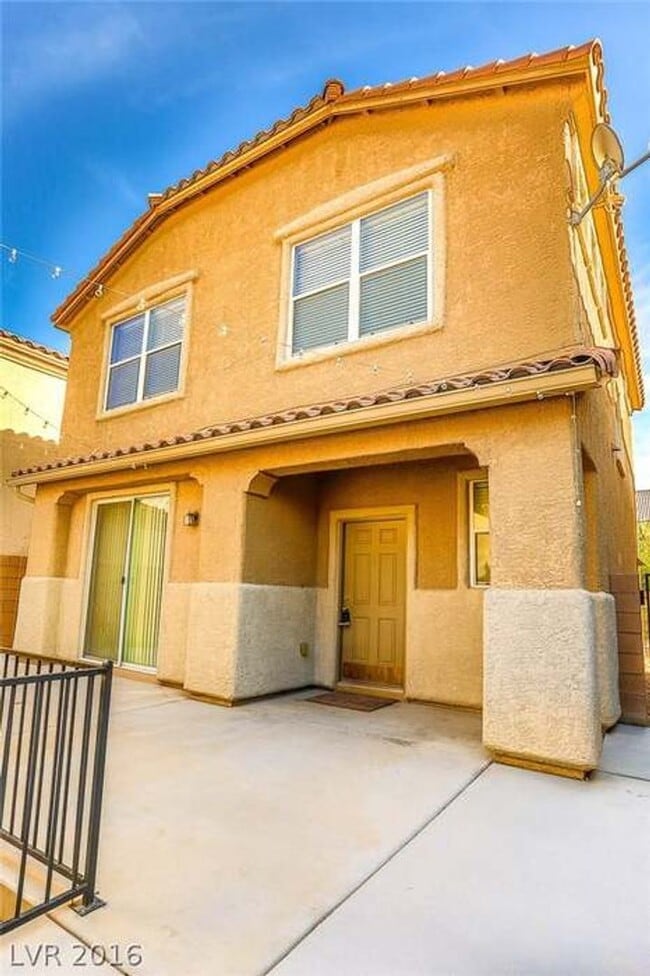 Building Photo - Southwest Three Bedroom Home!!!