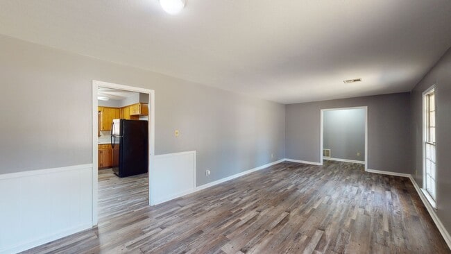 Building Photo - Roomy 3/2, quiet neighborhood/Lawncare inc...