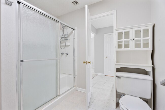 Building Photo - 200 Brookhaven Ct