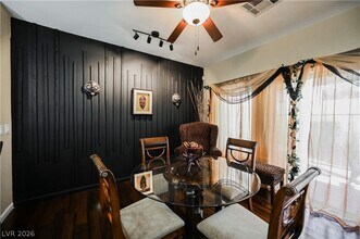 Building Photo - 5975 Sunlight Garden Way