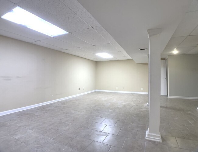 Building Photo - 2707 Dove Ct
