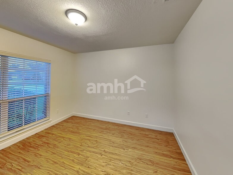 Building Photo - 4539 Antler Hill Dr E