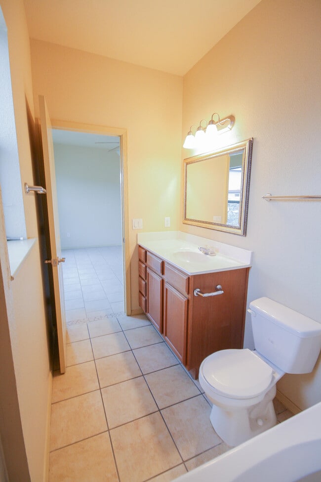 Building Photo - 5806 Redstone Rim Dr