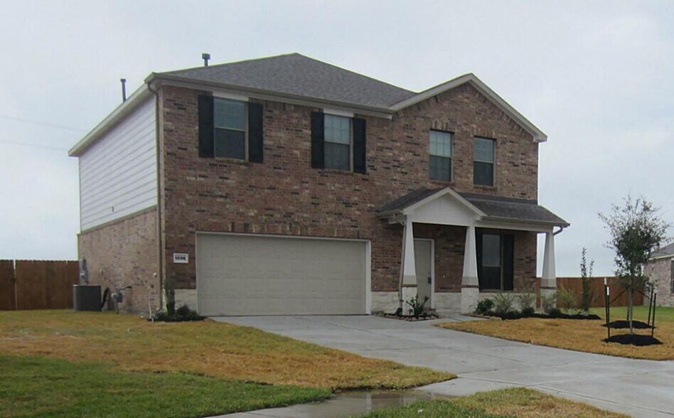 Front View of the House - 1019 Messina Ln