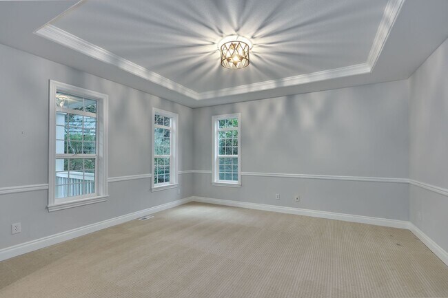 Building Photo - Beautiful Spacious Bainbridge Home