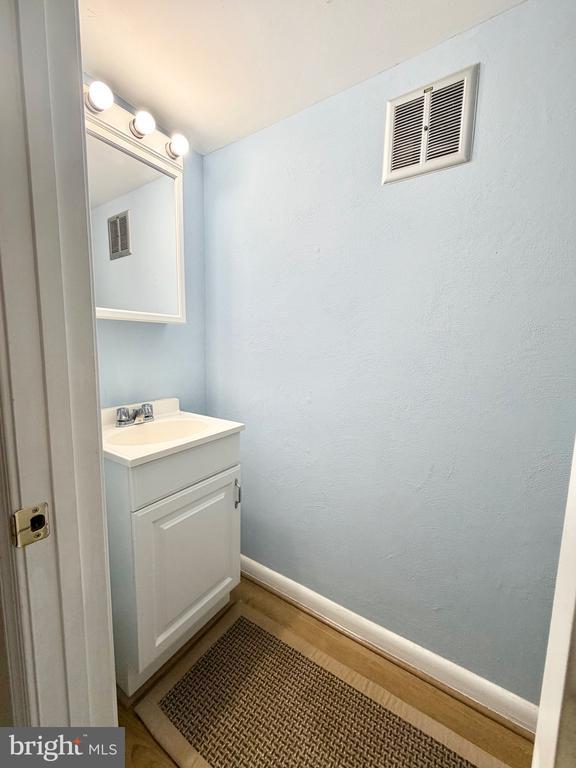 Building Photo - 13612 Lindendale Rd