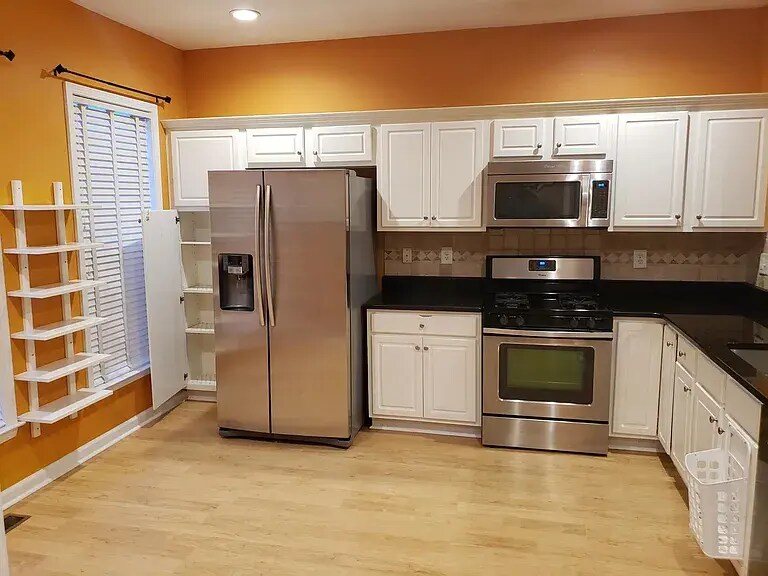 Building Photo - 3396 Lathenview Ct